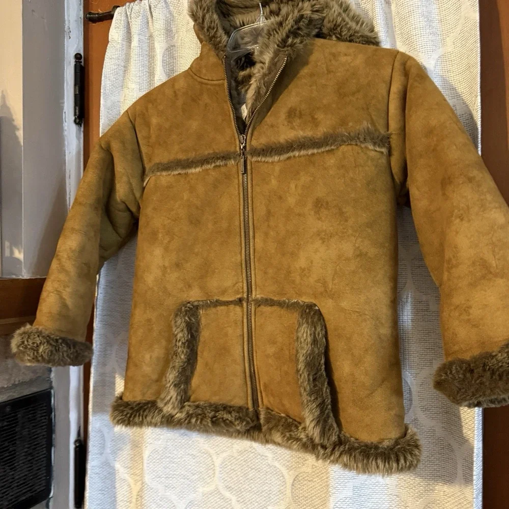 WIDGEON FAUX‎ FUR GIRLS/TEEN WARM WINTER SUEDE HOODED COAT SIZE 10